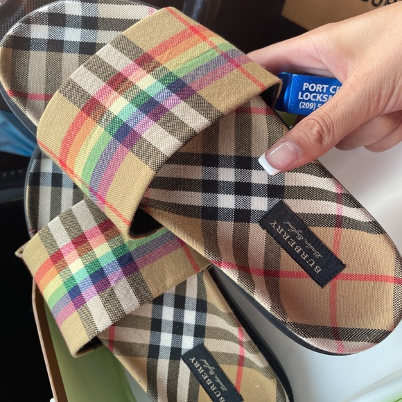 COPY - PRIDE(LGBQT) edition Burberry slides.REAL BURBERRY - Picture 2 of 8